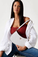 1052630_ai-2026-guess-hwbg96-72180bnn_1_p.jpg