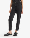 141544536_pe-2024-levis-a3506-0006-80s-momnot-to-interrupt_4_p.jpg