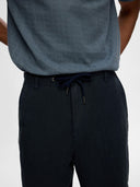 143439242_pe-2024-selected-16093546-slh180-relaxed-croppedblack_4_p.jpg