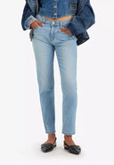 143659016_ai-2024-levis-19887-0319-boyfriendcool-friend.jpg
