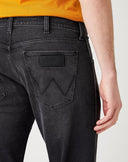 20630600_pe-2025-wrangler-112141216-larstonblack_2_p.jpg