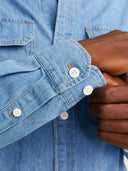 21260656_replace-jackjones-12269262-travislight-blue-denim_2_p.jpg