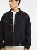 21486229_pe-2025-guess-jeans-m4bn38-d5ek2-tucker-overgjbb-naveena-black_2_p.jpg