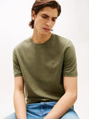 21632233_ai-2025-tommy-hilfiger-mw0mw39995-ess-seaspli-battle-green.jpg