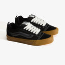 21809497_pe-2026-vans-knu-skool-vn000d22cji1gum-black.jpg