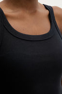 21983870_ai-2026-levis-005in-essential-ribbed-tank0001-anthracite-night_3_p.jpg