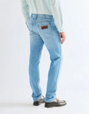 22648645_pe-2026-wrangler-112377822-larstonlight-wash_1_p.jpg