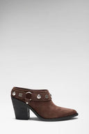 2404375_ai-2026-guess-fltsan-sue09-sashlinbrown.jpg