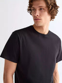 24304089_pe-2026-wrangler-112365120black_2_p.jpg