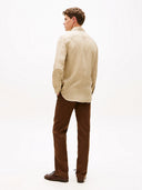 25100964_pe-2026-tommy-hilfiger-mw0mw41530-pgmnt-dyedrbt-sandalwood_4_p.jpg