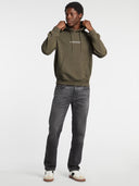 25149725_pe-2025-guess-jeans-m5rq38-kcpr1-embro-swt-hdg8ev-olive-green_2_p.jpg