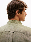 25336406_pe-2025-tommy-hilfiger-mw0mw3460-linen-pigment-dyedpli-battle-green_2_p.jpg
