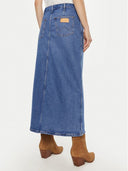 25737548_pe-2025-wrangler-112356425once-loved_1_p.jpg