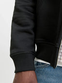 26005735_ai-2025-jackjones-12282901-jornorrebro-emb-sweat-zipblack_4_p.jpg