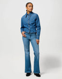 27337109_ai-2025-wrangler-112370782-peplumlight-hand_4_p.jpg