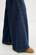 328063_pe-2026-guess-jeans-w6ra2j-d6541gvdu_3_p.jpg