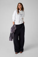 7046429_ai-2026-guess-jeans-w6rq00-k68i4g011_3_p.jpg