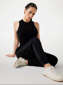 9229405_ai-2025-guess-w5yb11-kbye2jblk_4_p.jpg